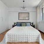 Modern Air-conditioned With Parking And Balcony By Renters Warsaw