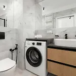 Apartment Modern Air-conditioned With Parking And Balcony By Renters Warsaw