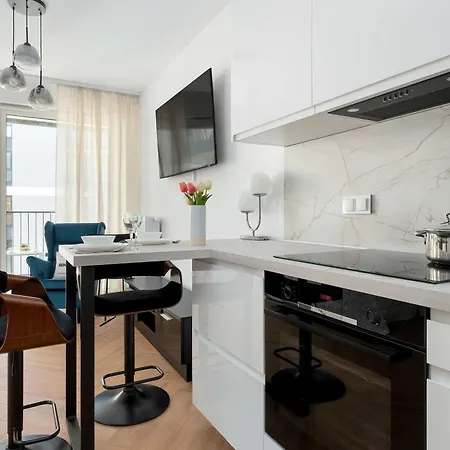 Apartment Modern Air-conditioned With Parking And Balcony By Renters