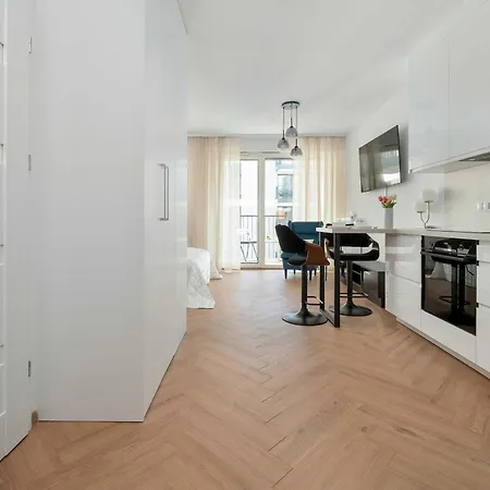 Modern Air-conditioned With Parking And Balcony By Renters Warsaw