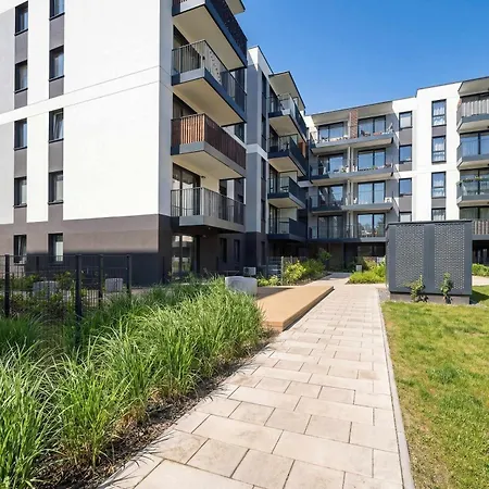 Modern Air-conditioned With Parking And Balcony By Renters